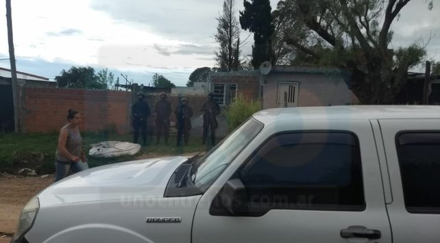 Tensión en el barrio Capibá por la detención de una persona y secuestro de armas