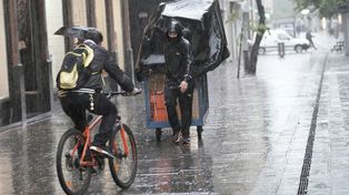 Este viernes arrancó con intensas lluvias y el tiempo inestable seguirá durante todo el día. El fin de semana habrá buenas condiciones.&nbsp;