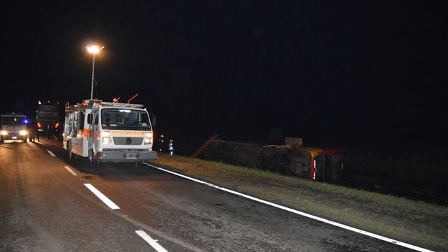 Ruta 12: Volcó un colectivo que tenía como destino Buenos Aires