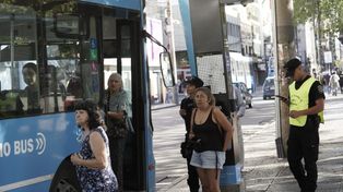 Tras el paro de colectivos dispuesto por los ataques y amenazas contra los choferes, las unidades comenzaron a circular este miércoles en Rosario.&nbsp;
