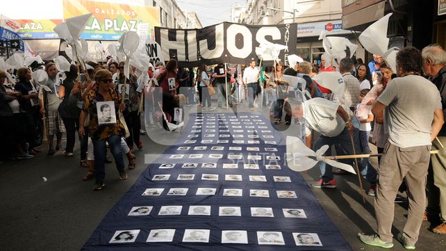 Nunca Más: cientos de santafesinos marcharon por verdad, memoria y justicia