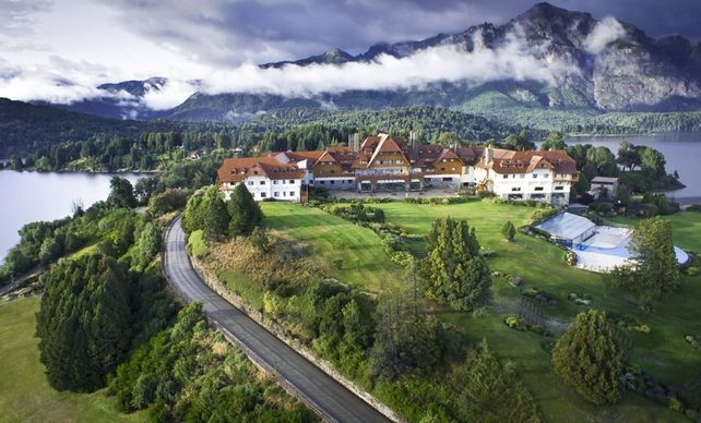 El hotel Llao Llao es uno de los más emblemáticos de la Argentina y el más importante de la Patagonia.