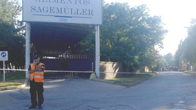 VIDEO: Hubo una explosión en un frigorífico de Crespo: tres operarios en terapia intensiva