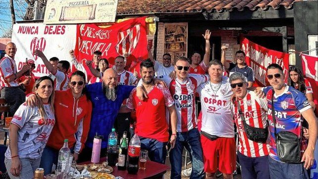 Todo el color de los hinchas de Unión en Mendoza para otra cita en la Copa Argentina Todo el color de los hinchas de Unión en Mendoza para otra cita en la Copa Argentina