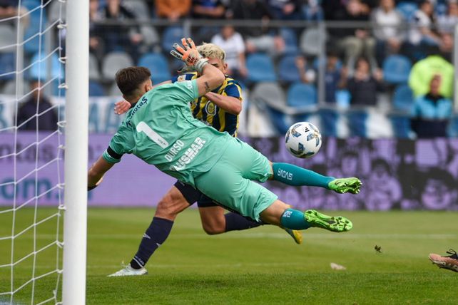 Central llegó una sola vez en el primer tiempo y marcó le gol mediante Cervera.