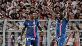 Luis Leal se desvinculó de Arsenal y podría seguir su carrera en Honduras.
