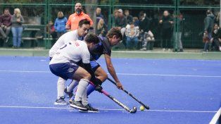 Universitario, en caballeros, fue profeta en su tierra: Rosario. En el año de su centenario, el equipo académico se consagró campeón de la Zona 2 de la Súper Liga de Hockey.