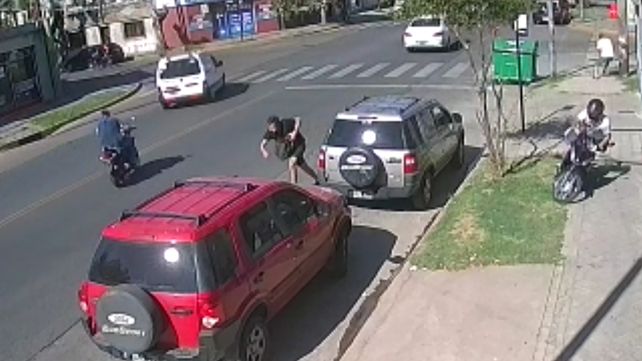 El policía que mató al motochorro que le arrebató la mochila será condecorado.&nbsp; 