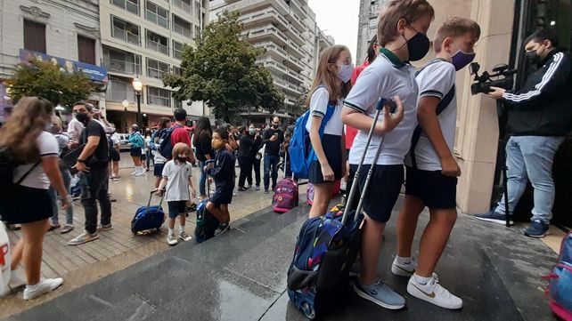 El horario en las escuelas primarias se extenderá una hora. 