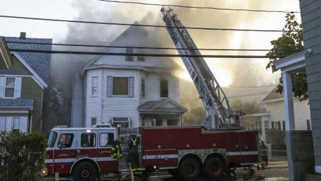 Pánico y fuego en Massachusetts tras una cadena de explosiones de gas