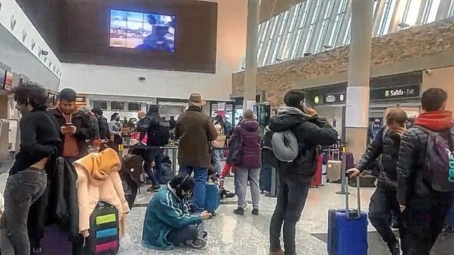 Avión de Aerolíneas Argentinas aterrizó de emergencia por una amenaza de bomba