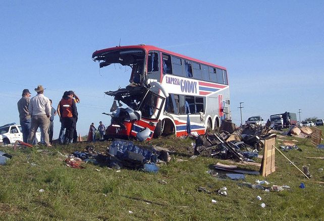Símbolo de la tragedia. El coche de la empresa Godoy luego del cruento episodio ocurrido en Margarita.