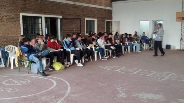 La escuela de Colonia Nueva fue creada para dar continuidad escolar a los chicos que culminaban la escuela primaria N° 40
