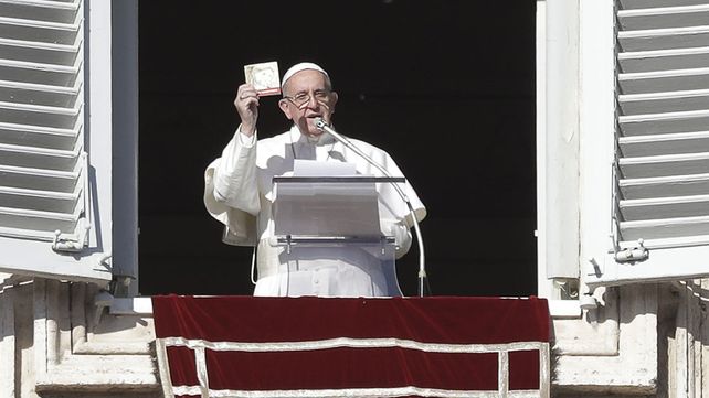 El papa Francisco pidió cambiar una economía que mata por una que hace vivir