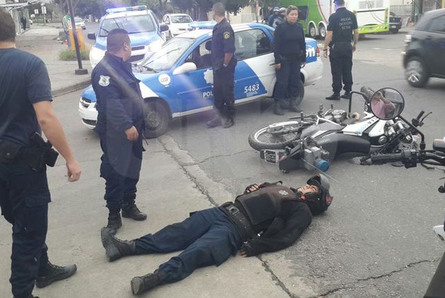 Lesionado. Un agente de la Brigada Motorizada