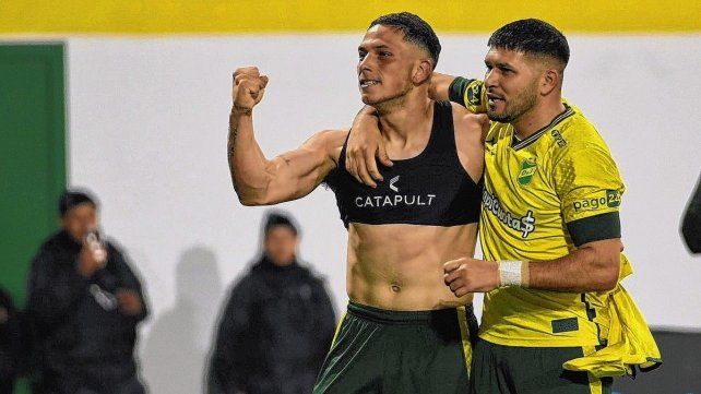 Defensa y Justicia superó como local a Deportivo Riesta.