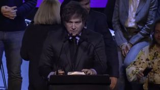 Milei acusó al kirchnerismo de sembrar el caos y defendió a Karina