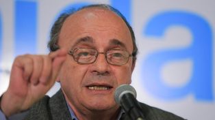 Congreso. Moreau, presidente de la Comisión Bicameral de Inteligencia, volvió a citar al procurador.