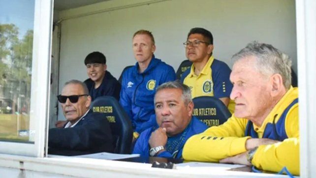 Omar Palma estuvo observando a las inferiores de la Academia el sábado.