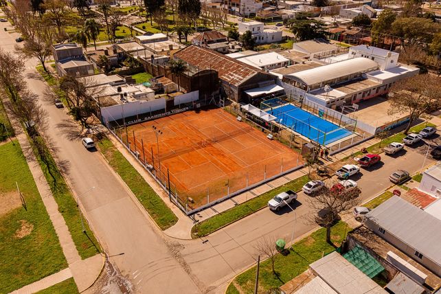 Inauguraron en el Club Sarmiento de Timbúes una nueva cancha de pádel