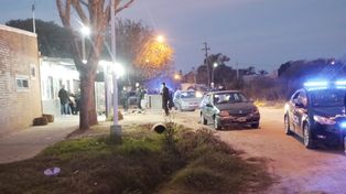 Homicidio en Sauce Viejo. La policía trabaja en el lugar donde ocurrió el crimen
