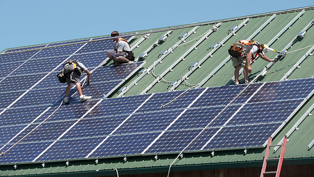 La posibilidad de conseguir trabajo como instalador de paneles solares en Argentina es real