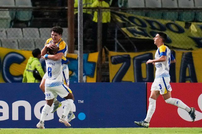 Ignacio Ovando celebra el primer gol de Central en Venezuela.