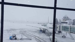 En el peor momento: cerraron los aeropuertos de Chapelco, Ushuaia y Bariloche