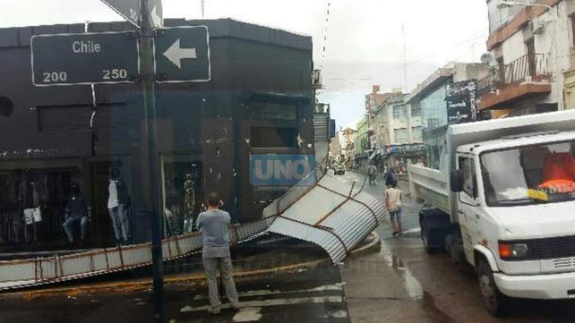 El temporal provocó anegamientos y destrozos en Paraná