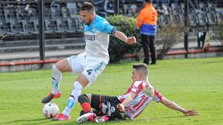 Racing se llevó un empate valioso frente a Barracas