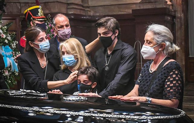 La intimidad del velatorio de Carlos Menem en imágenes