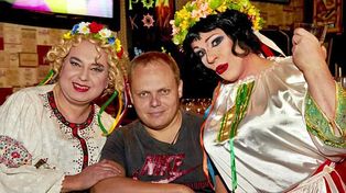 Besos, vodka y “lobas” en plena ley antihomosexual en los Juegos de Sochi