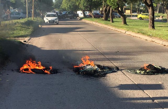 Vecinos de la zona cortaron Aristóbulo del Valle