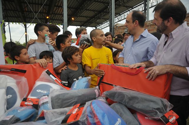 Deporte. En el acto donaron elementos al grupo de Sipalki Do de Alto Verde dirigido por Néstor Vazquez