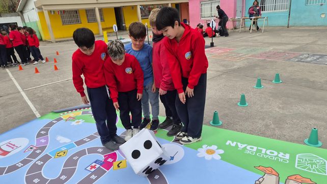 Aprender jugando: El municipio llega a las escuelas de Roldán con un programa de educación vial