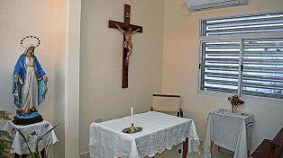 Espacio. Monseñor Juan Alberto Puiggari realizó la bendición de un nuevo oratorio en el Hospital San Martín de Paraná. &nbsp;