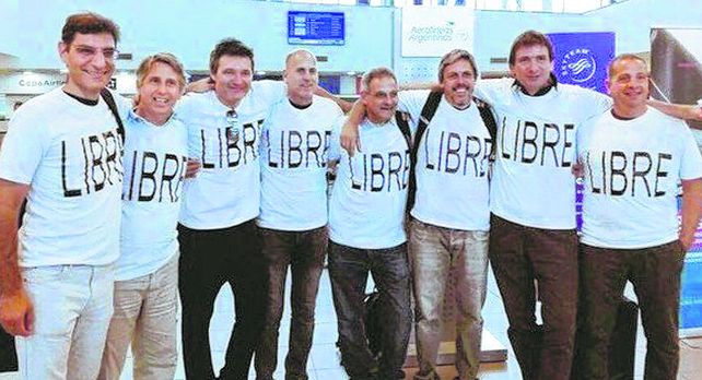 abrazados. El grupo de rosarinos
