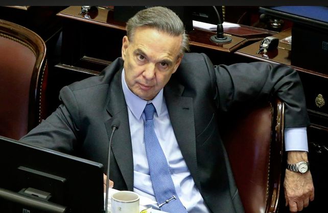 Pichetto cuestionó a Ayelén Mazzina como ministra de la Mujer por su orientación sexual.