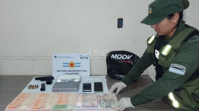 Los elementos secuestrados al hombre detenido&nbsp; cuando viajaba en taxi desde Santa Fe a Paraná&nbsp;