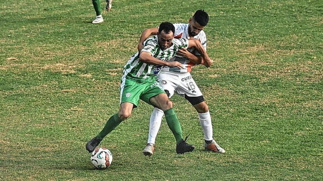Independiente sorprendió al campeón La Salle en Santo Tomé Independiente sorprendió al campeón La Salle en Santo Tomé