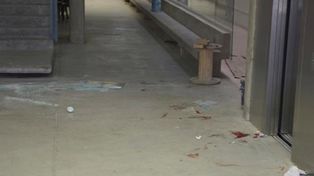 Rosario: una joven sufrió graves heridas al caerle un blindex en la cabeza en Humanidades