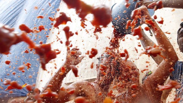 Tomatina, la batalla roja celebró su fiesta anual