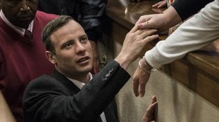 Pistorius recibe leve pena por asesinar a su novia