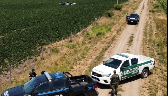 Secuestran cocaína y detienen a dos pilotos bolivianos por la avioneta interceptada en Villa Eloísa.