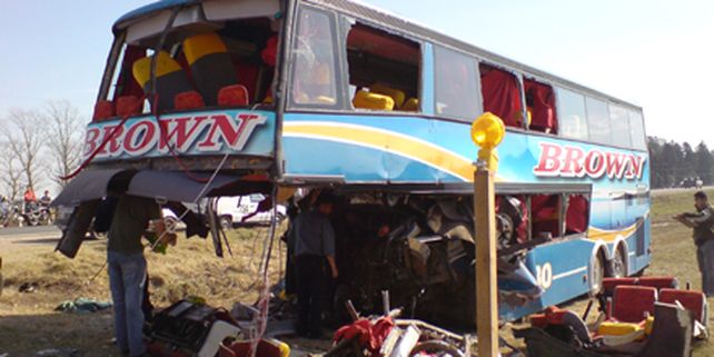 Sunchales: son siete los fallecidos tras chocar un micro y una camioneta