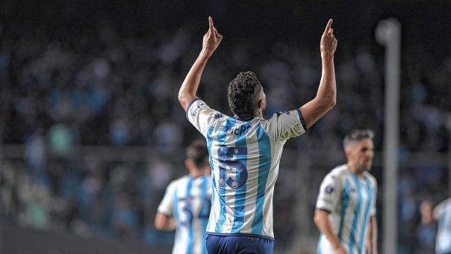 Racing venció a Aucas de Ecuador por 3-2.