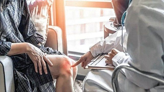 Los científicos encontraron con la creación de una sustancia viscosa la forma de evitar una cirugía de reemplazo de rodilla