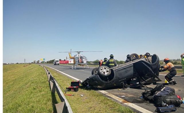 Accidente fatal en la autopista Rosario - Córdoba: volcó un vehículo y hay una persona fallecida
