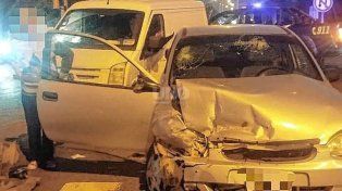 Violento choque con lesionados en el kilómetro 4