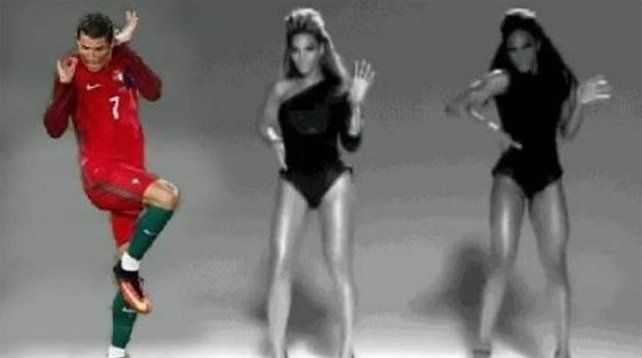 Lluvia de memes por la extraña pose de Cristiano Ronaldo